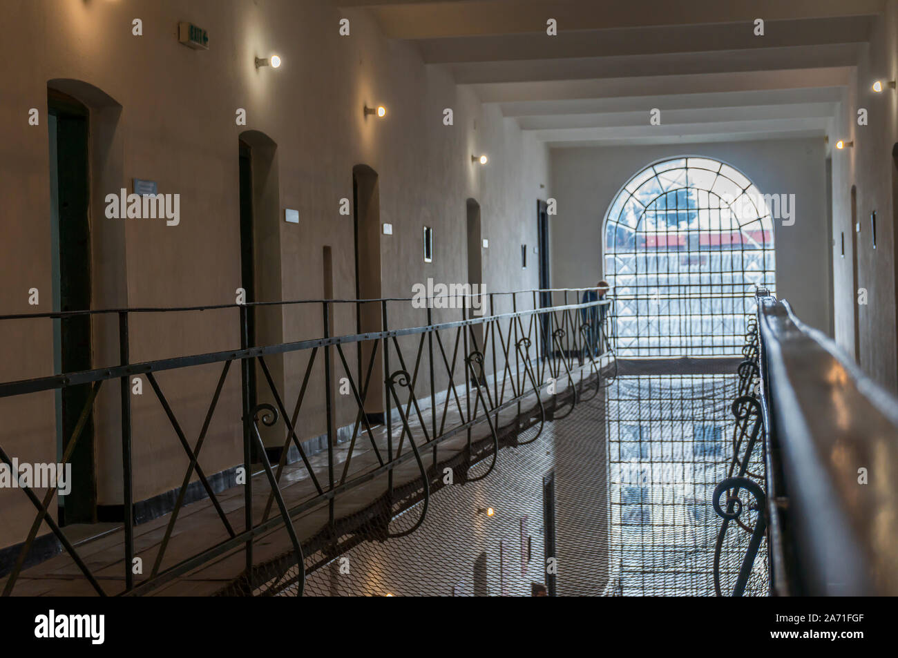 Museum der Gedenkstätte für die Opfer des Kommunismus und des Widerstands in Sighet. Gefängniszelle. Gefängnis Interieur. Gefängniszellen. Alte Gefängnis bars Zelle Stockfoto