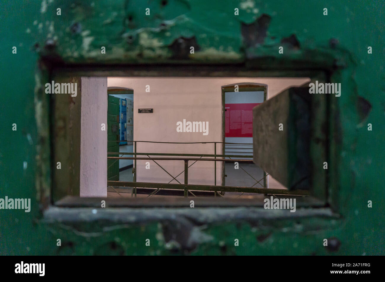 Museum der Gedenkstätte für die Opfer des Kommunismus und des Widerstands in Sighet. Gefängniszelle. Gefängnis Interieur. Gefängniszellen. Alte Gefängnis bars Zelle Stockfoto
