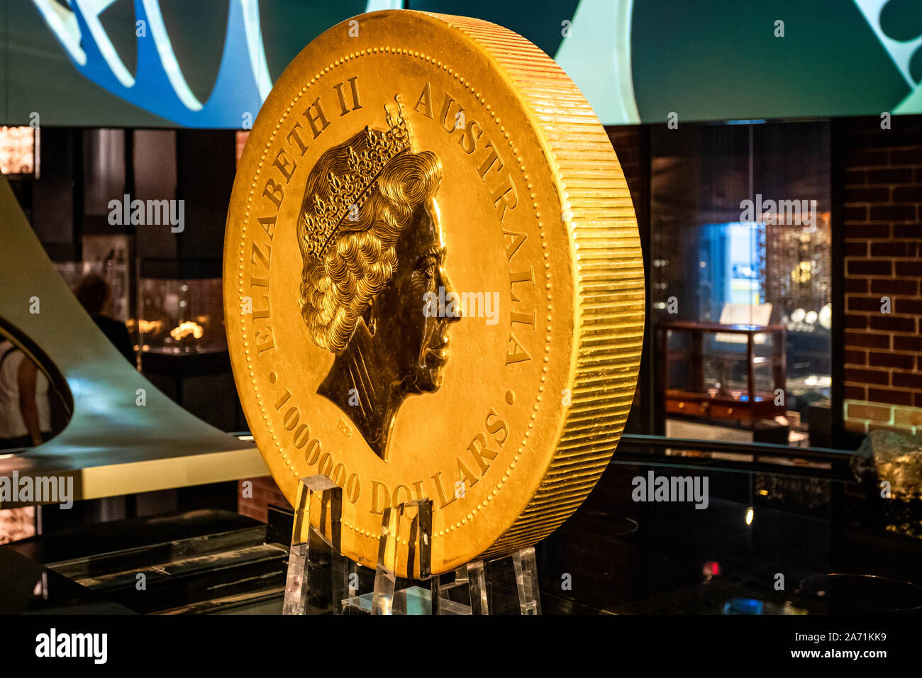 Eine Million australische Dollar Goldmünze auf Anzeige an der Perth Mint, Perth, Australien am 24. Oktober 2019 Stockfoto