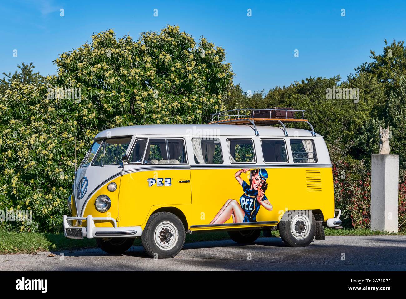 Oldtimer VW T1 Bulli, Baujahr 1967, 4 Zylinder, 1493 ccm, mit PEZ Werbung, Deutschland Stockfoto