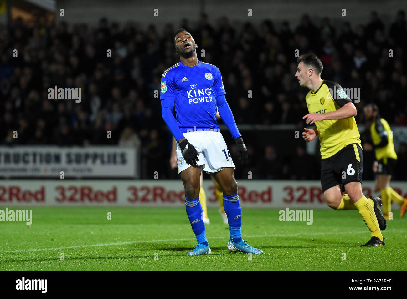 BURTON-on-Trent, England. 29. Oktober Kelechi Iheanacho (14) von Leicester City reagiert, nachdem eine verpasste Chance Ziel während der carabao Cup vierte Runde Übereinstimmung zwischen Burton Albion und Leicester City an der Pirelli Stadium, Burton upon Trent am Dienstag, den 29. Oktober 2019. (Credit: Jon Hobley | MI Nachrichten) das Fotografieren dürfen nur für Zeitung und/oder Zeitschrift redaktionelle Zwecke verwendet werden, eine Lizenz für die gewerbliche Nutzung Kreditkarte erforderlich: MI Nachrichten & Sport/Alamy leben Nachrichten Stockfoto