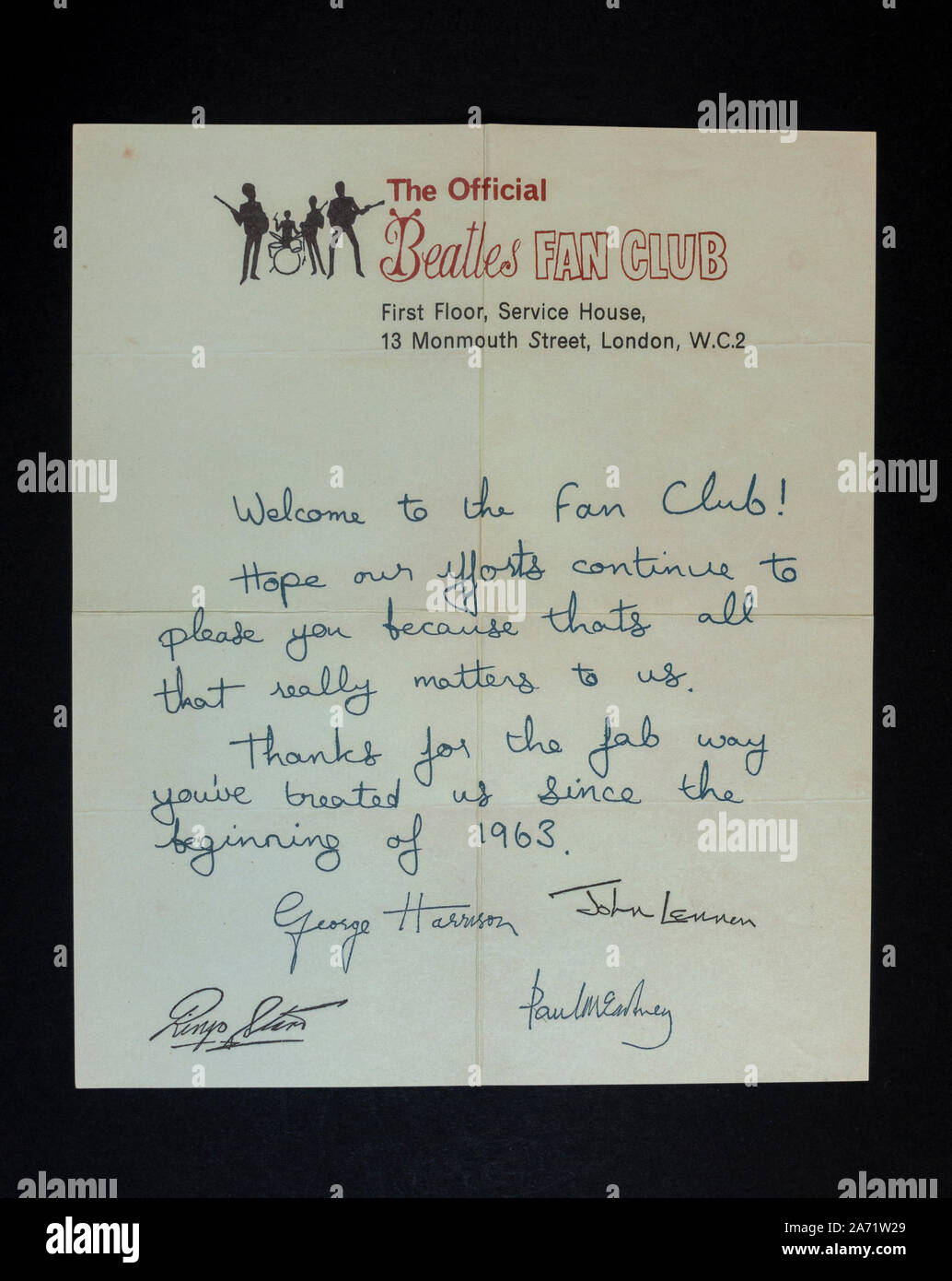 Replica Erinnerungsstücke über die Beatles: Willkommen bei den Beatles Fan Club Brief von 1963 mit der Autographen/Signaturen der einzelnen Beatle. Stockfoto