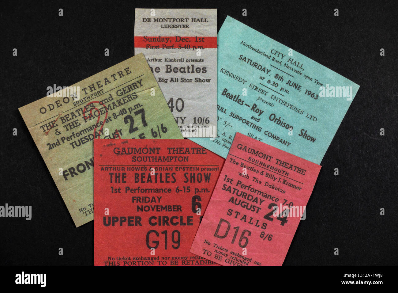 Replica Erinnerungsstücke über die Beatles: Eine Auswahl von Konzertkarten für unterschiedliche Auftritte der Beatles in den frühen 1960er Jahren. Stockfoto