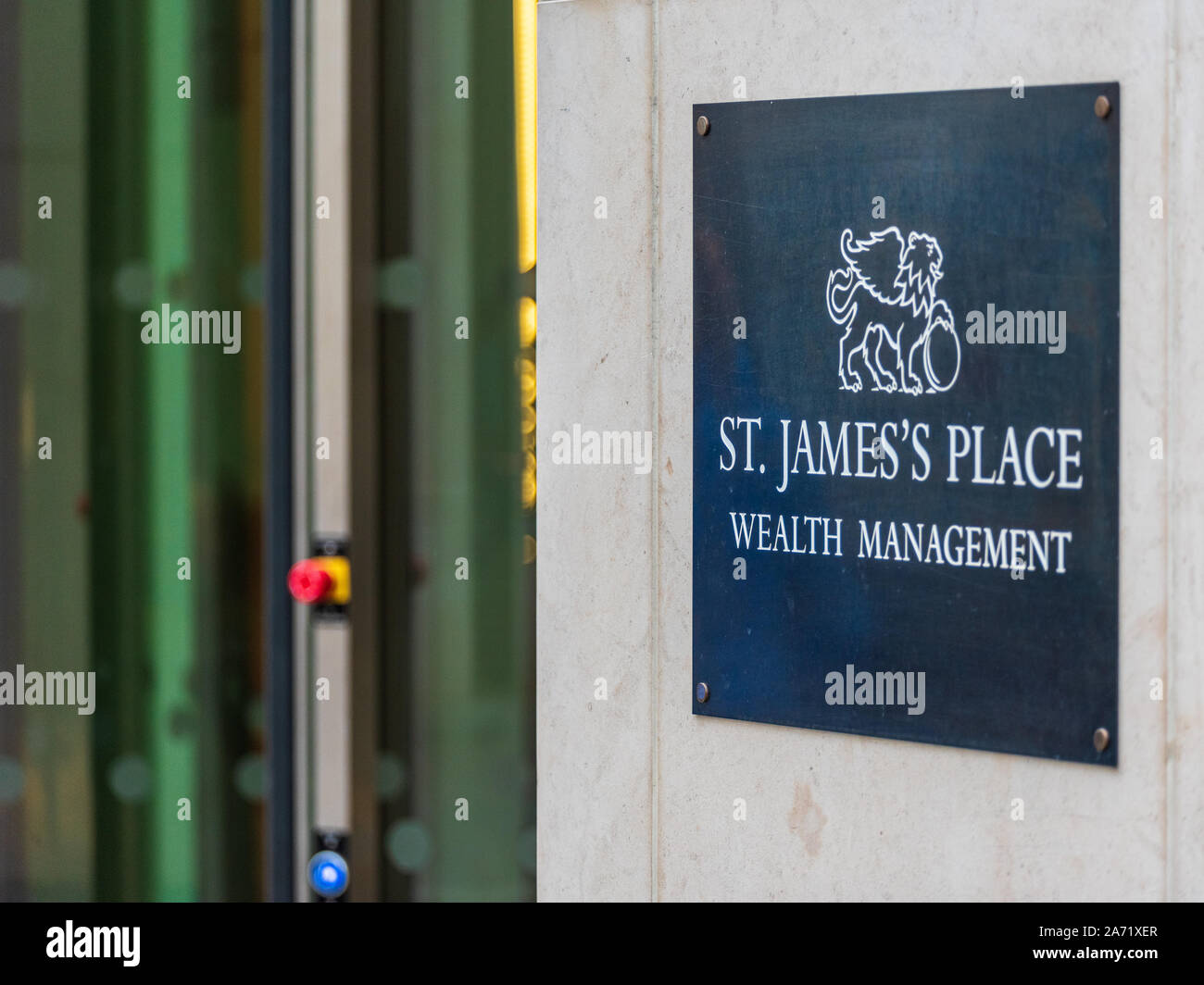 St James's Place London – Vermögensverwaltungsgesellschaft im Finanzdistrikt der Londoner City, 30 Lombard Street, London. Stockfoto
