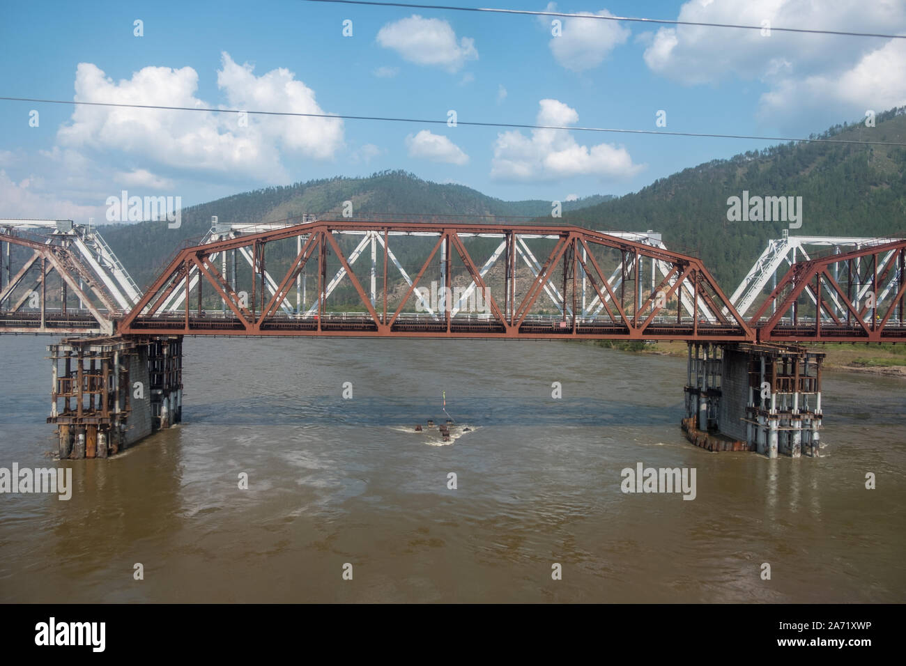 Blick von der Transsibirischen Eisenbahn - Russische Brücke Stockfoto