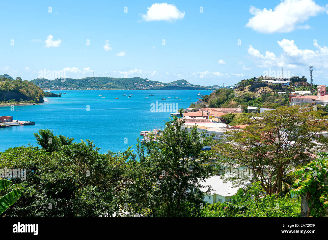 Blick auf die Karibik - Grenada Insel - Saint George's Inner Harbor und Devils Bay Stockfoto