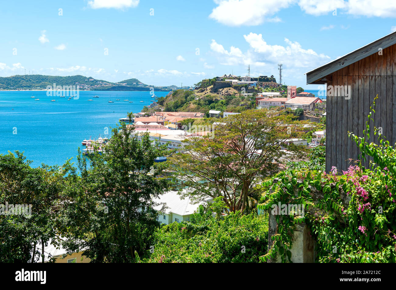 Blick auf die Karibik - Grenada Insel - Saint George's Inner Harbor und Devils Bay Stockfoto