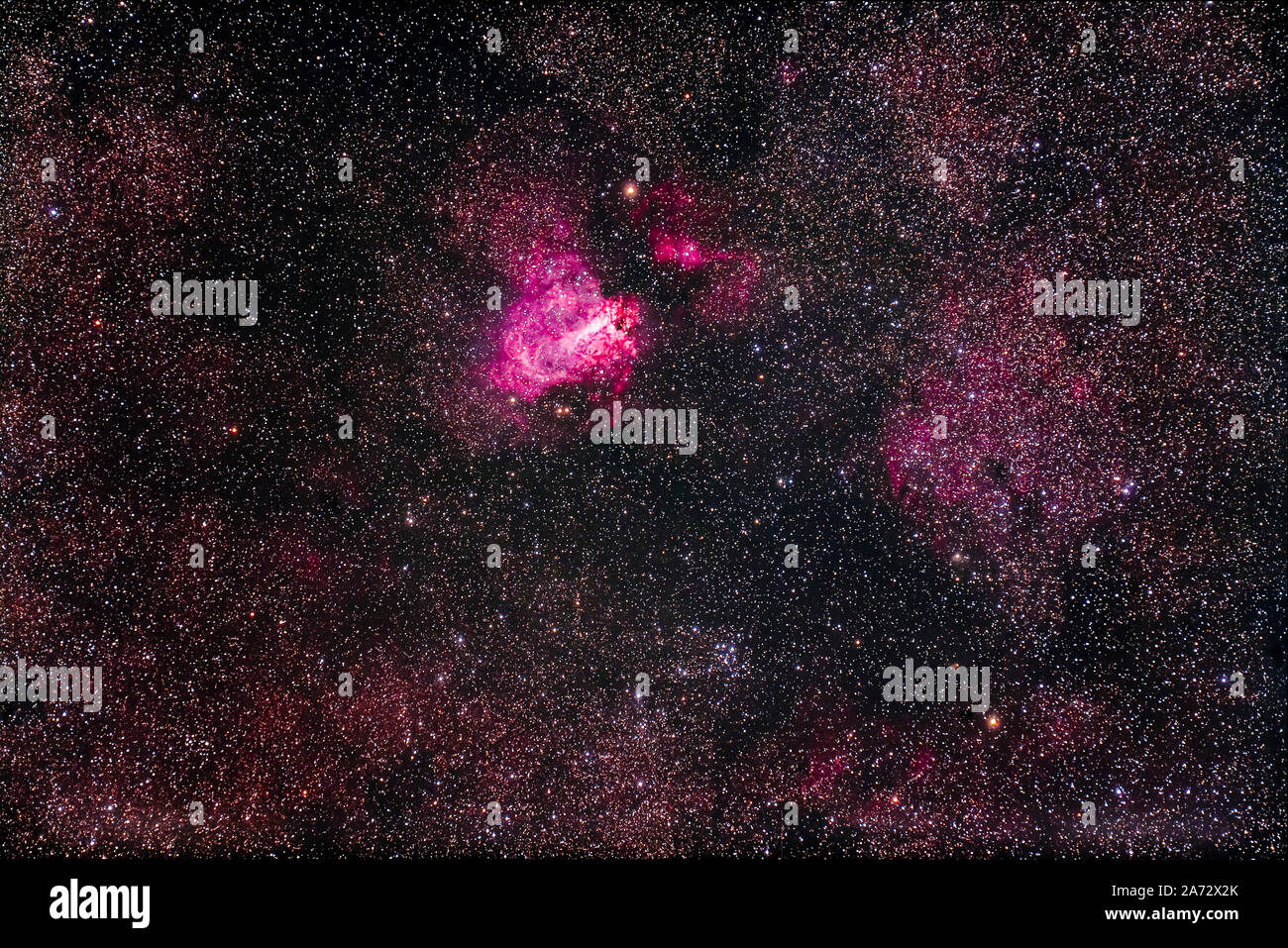 Messier 17, den Swan Nebula, aka der Omega oder Häkchen Nebula, mit den offenen Sternhaufen M18. Ich habe diese Aufnahme von zu Hause aus auf eine sehr klare Nacht (als t Stockfoto