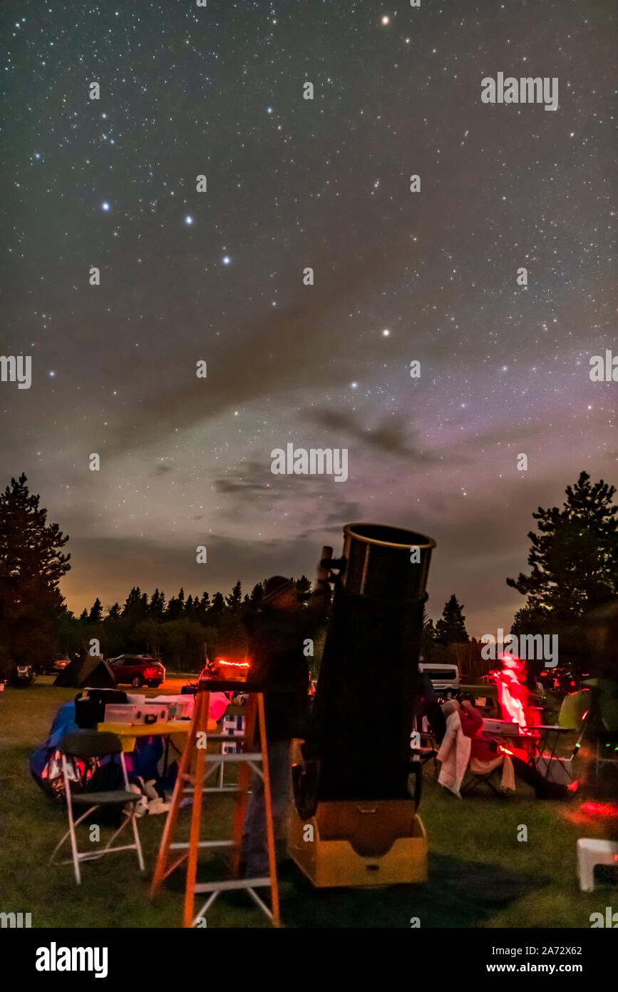 Eine Sitzung schießen Deep-sky-Objekte in den ländlichen Hinterhof Stockfoto