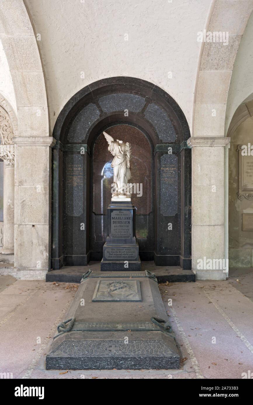 Familie Krypta auf dem Hauptfriedhof in Frankfurt Deutschland Stockfoto
