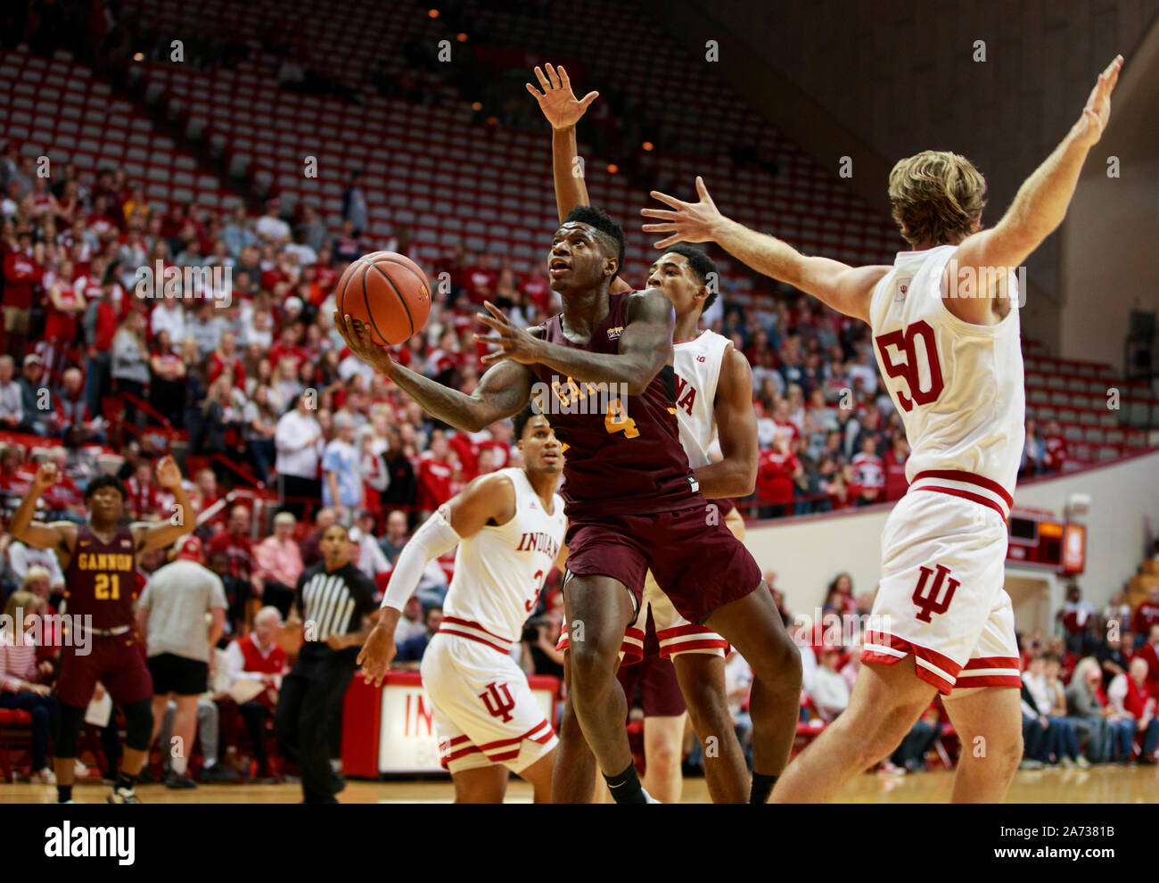 Bloomington, USA. 29 Okt, 2019. Gannon Frank Webb Jr. (4) spielt gegen die Indiana Hoosiers während der NCAA Ausstellung Basketball Spiel bei Simon Skjodt Montagehalle in Bloomington (Endstand; Indiana University 84:54 Gannon) Credit: SOPA Images Limited/Alamy leben Nachrichten Stockfoto