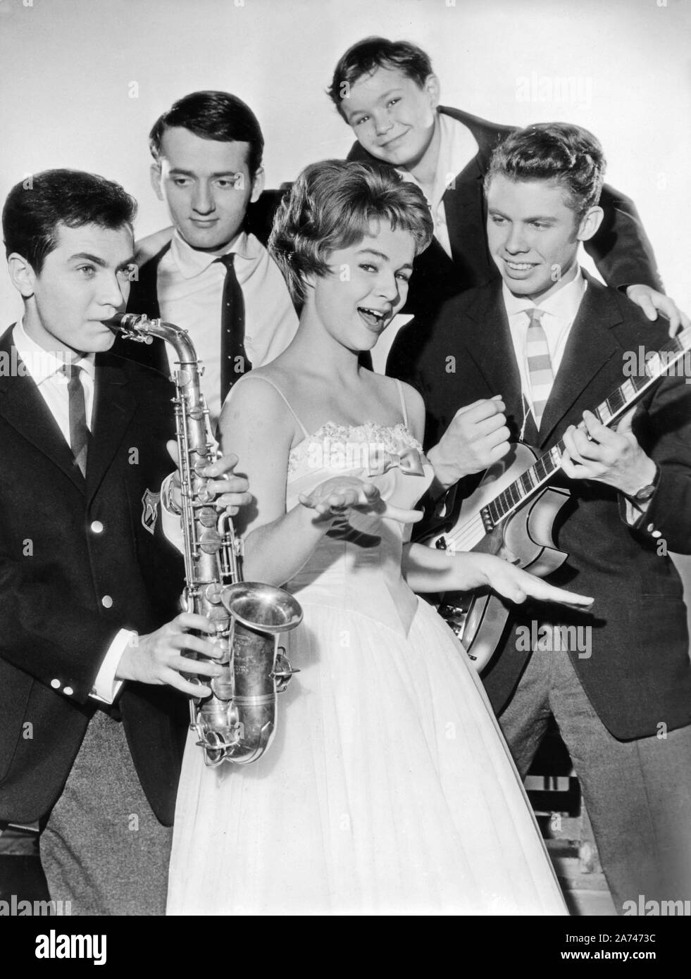 Wenn die Conny mit dem Peter, Deutschland 1958, Regie: Fritz Umgelter, Darsteller: Rex Gildo (Saxofon), Peter Vogel, -?-, Cornelia Conny Froboess, Peter Kraus Stockfoto