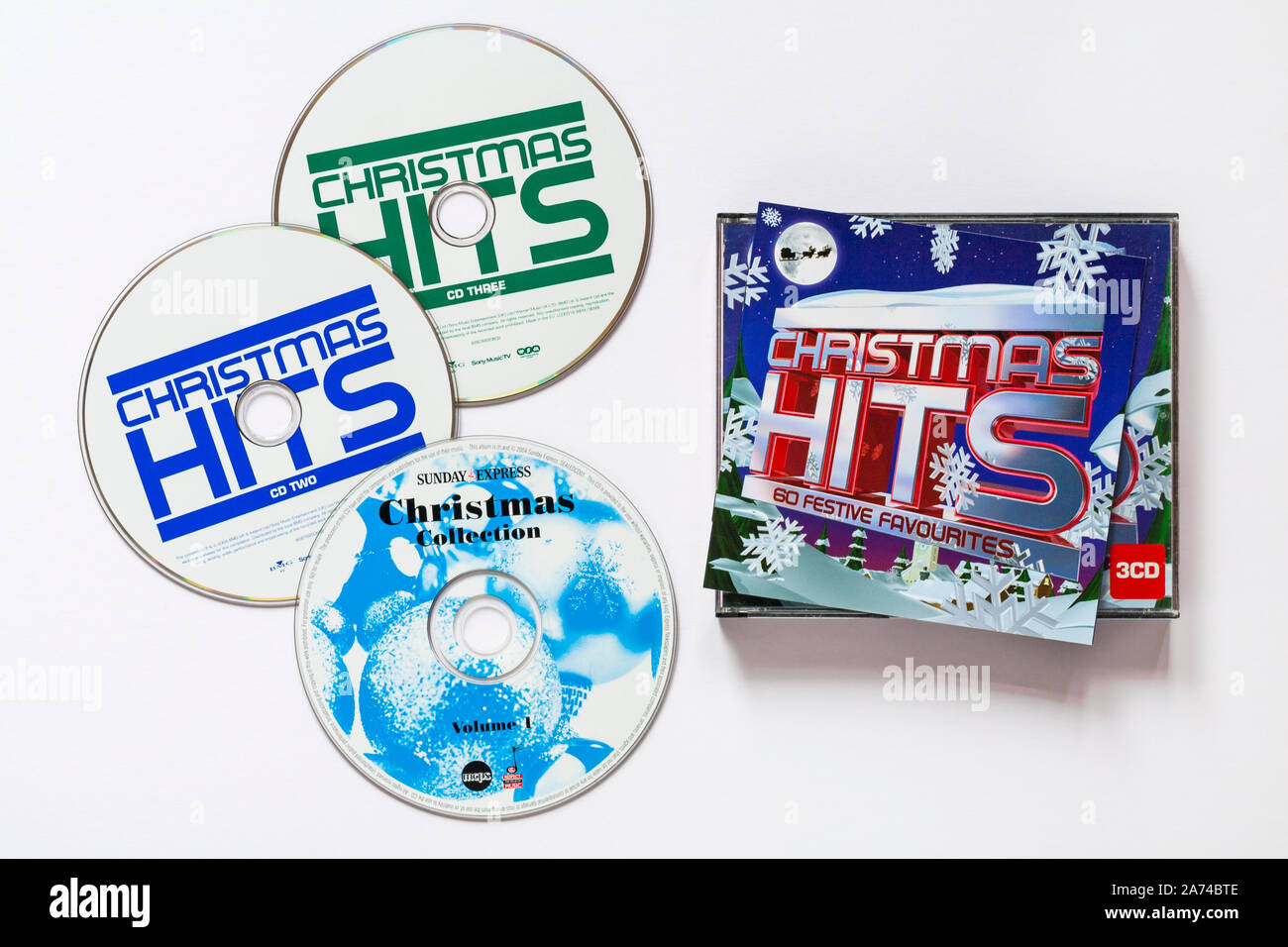 Christmas hits CD mit Booklet und 3 CDs isoliert auf weißem Hintergrund - 60 festliche Favoriten Musik Stockfoto