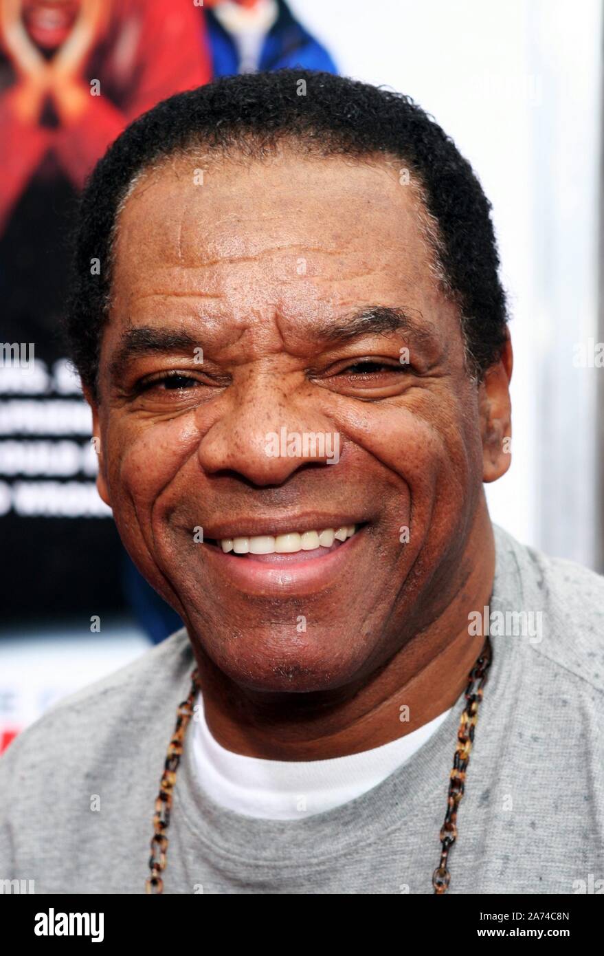 *** Foto *** Schauspieler John Witherspoon ist vergangen. John Witherspoon bei der Premiere von "Sind wir schon da?", gehalten an der Mann Dorf in Los Angeles, CA. 9. Januar 2005. Credit: RTBJones/MediaPunch Stockfoto