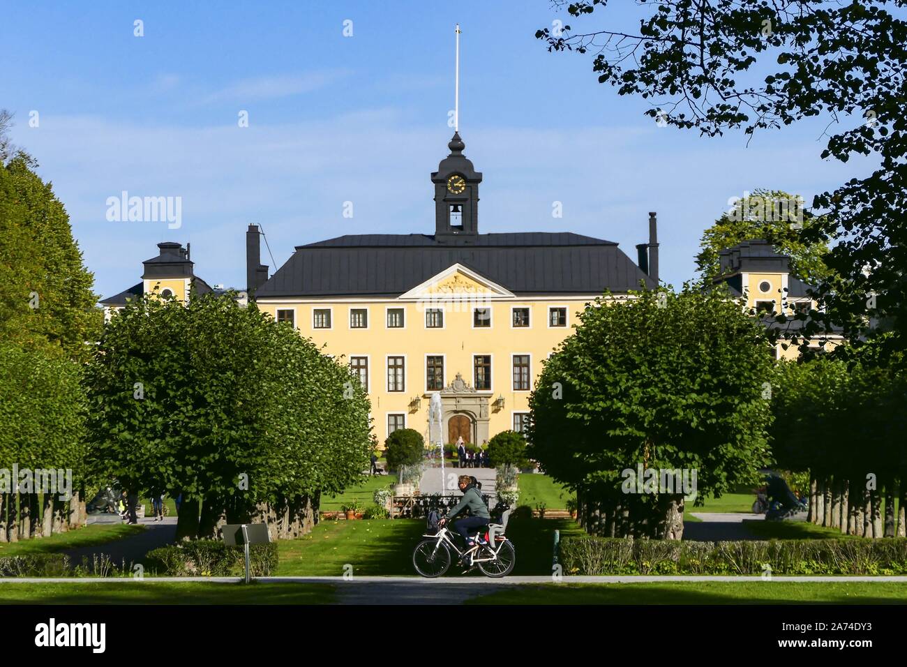 Stockholm, Schweden Ulriksdal ist ein königlicher Palast am Ufer des Edsviken im Royal National Park in Solna Gemeinde gelegen, 6 km nördlich von Stockholm. | Verwendung weltweit Stockfoto