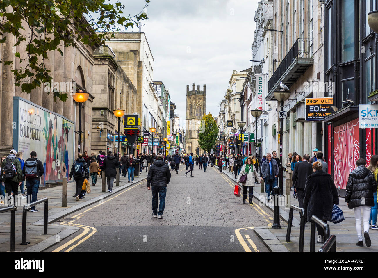 Bold Street, Liverpool, Großbritannien. Käufer im hektischen Stadtzentrum retail District. Stockfoto
