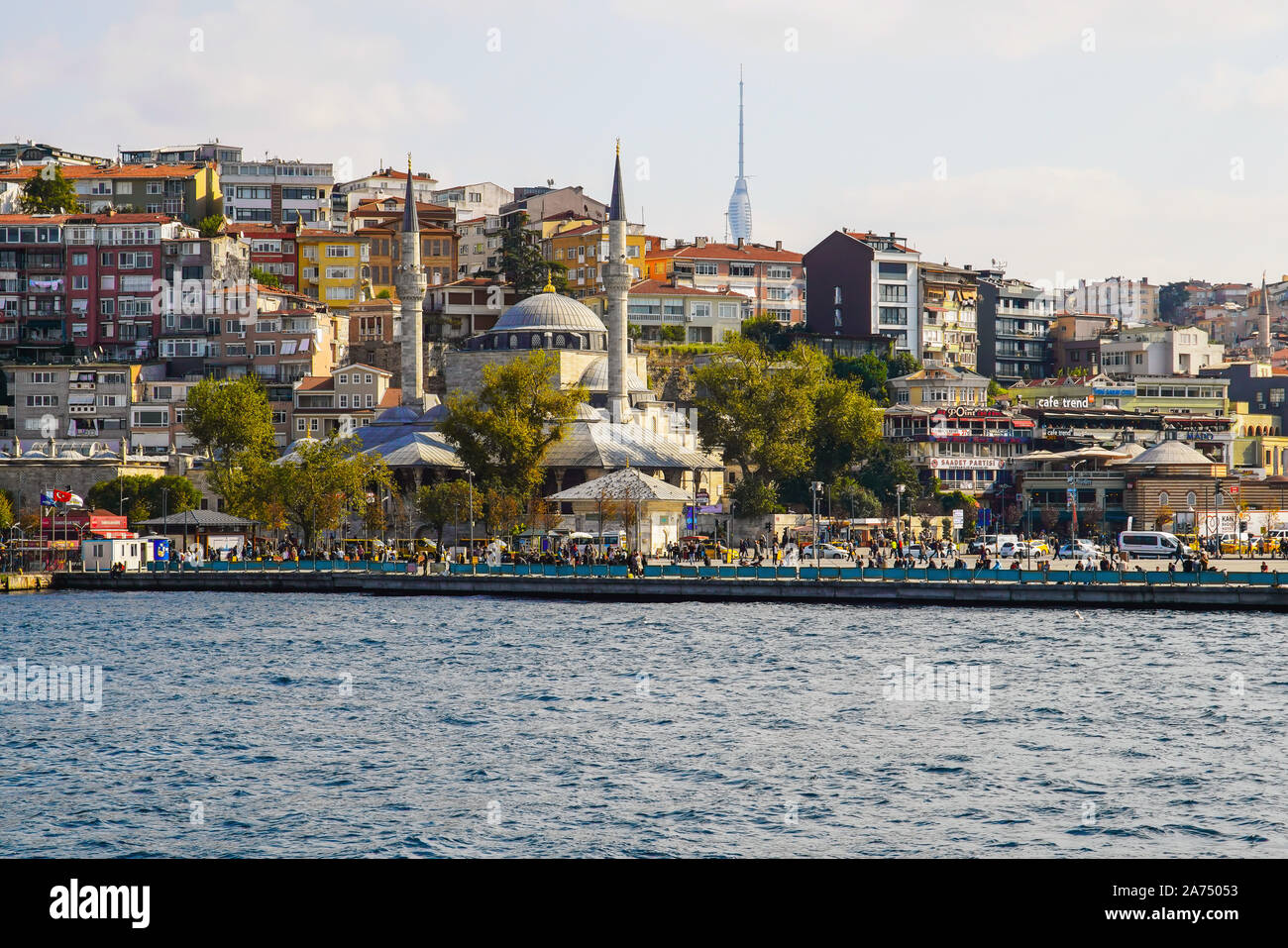 Panoramablick auf die asiatische Seite von Istanbul und den Bosporus, die asiatische Türkei trennt von der Europäischen Türkei. Stockfoto