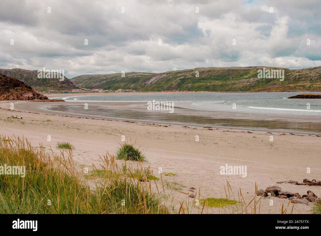 TERIBERKA, Russland 07 AUGUST 2018: schöner Sommertag Landschaft nördlich der Halbinsel Kola natürliche backgrounf anzeigen. Barentssee. Norden Konzept Stockfoto