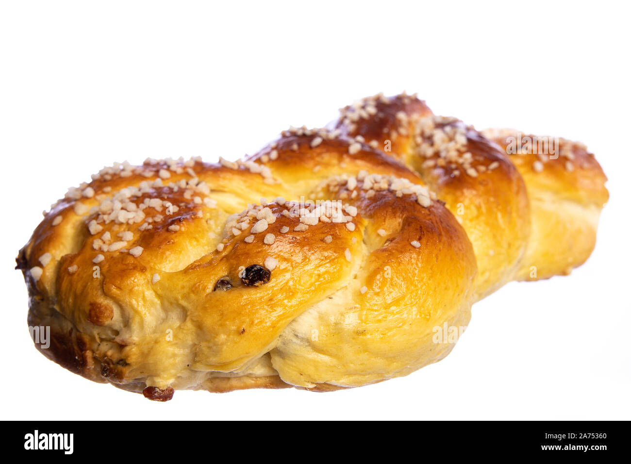 Typische traditionelle Österreich: Frontansicht eines steirischen Allerheiligenstriezel diagonal auf weißem Hintergrund Stockfoto