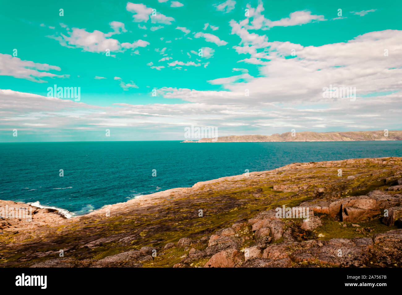 Schönen Sommertag Landschaft aufgegeben artnature Küstenschutz Norden Teriberka, Barentssee anzeigen Stockfoto