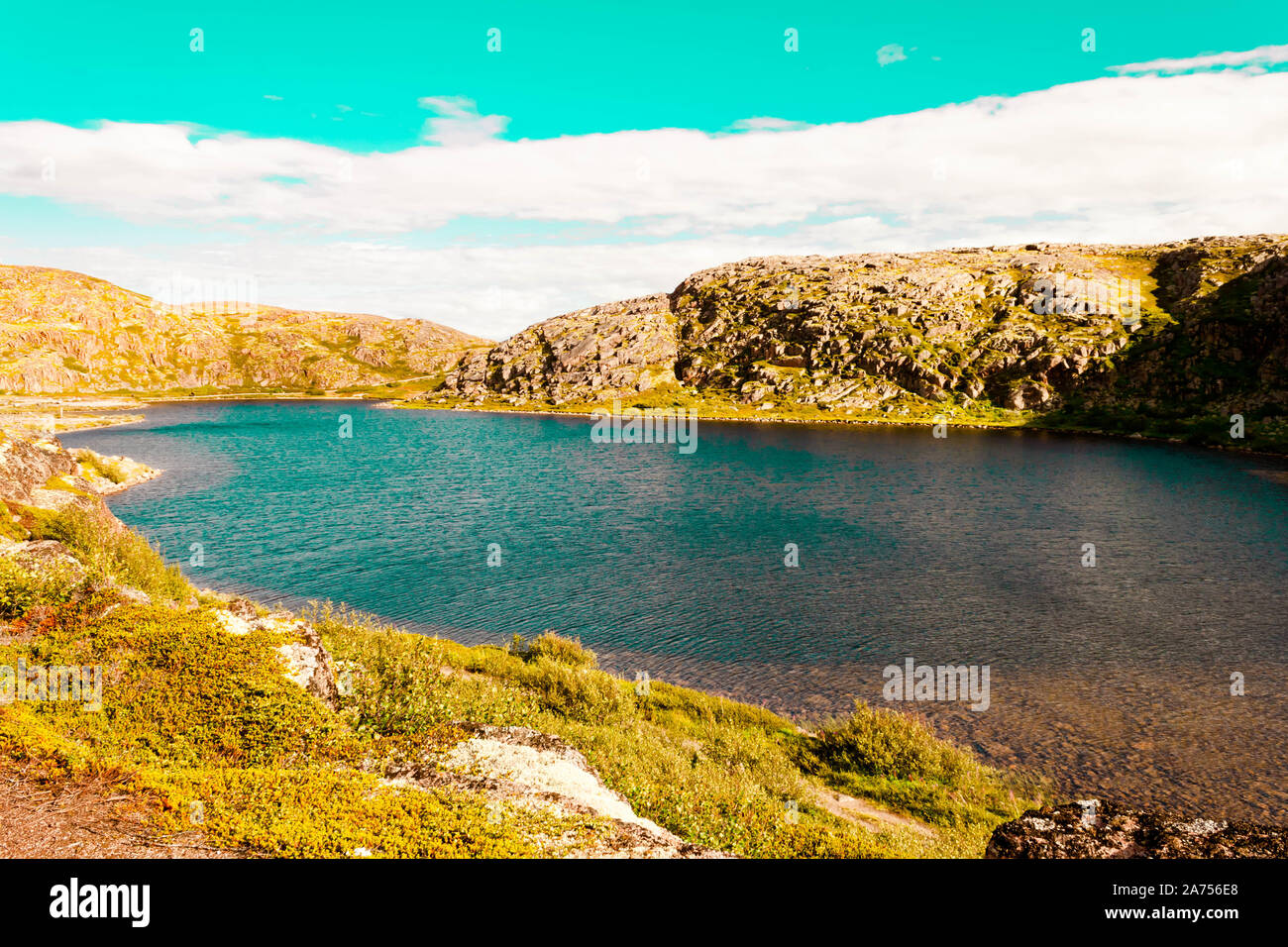 Schönen Sommertag Landschaft aufgegeben artnature Küstenschutz Norden Teriberka, Barentssee anzeigen Stockfoto