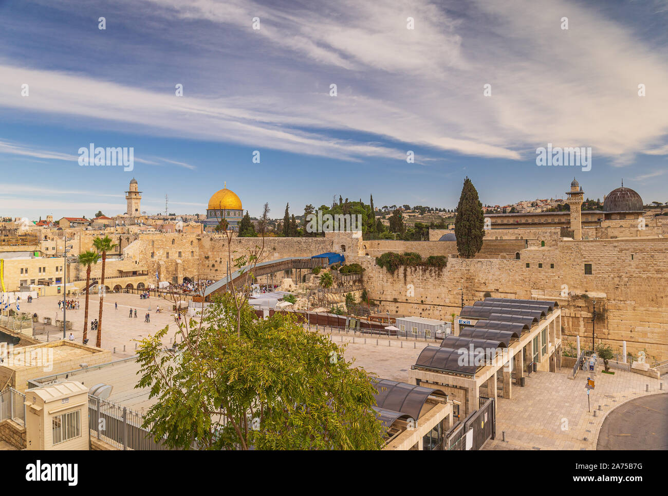 Die westliche Wand durch den Felsendom in Jerusalem dominiert Stockfoto