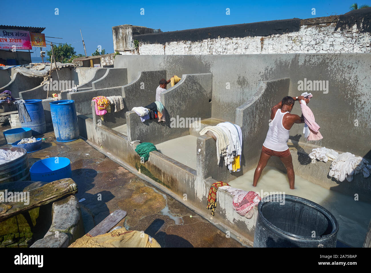 Washermen von Indiens Scheibe (Dhobi, Kanaujia) Kaste an walkeshwar Dhobi Ghat, Walkeshwar, Mumbai, Indien Stockfoto