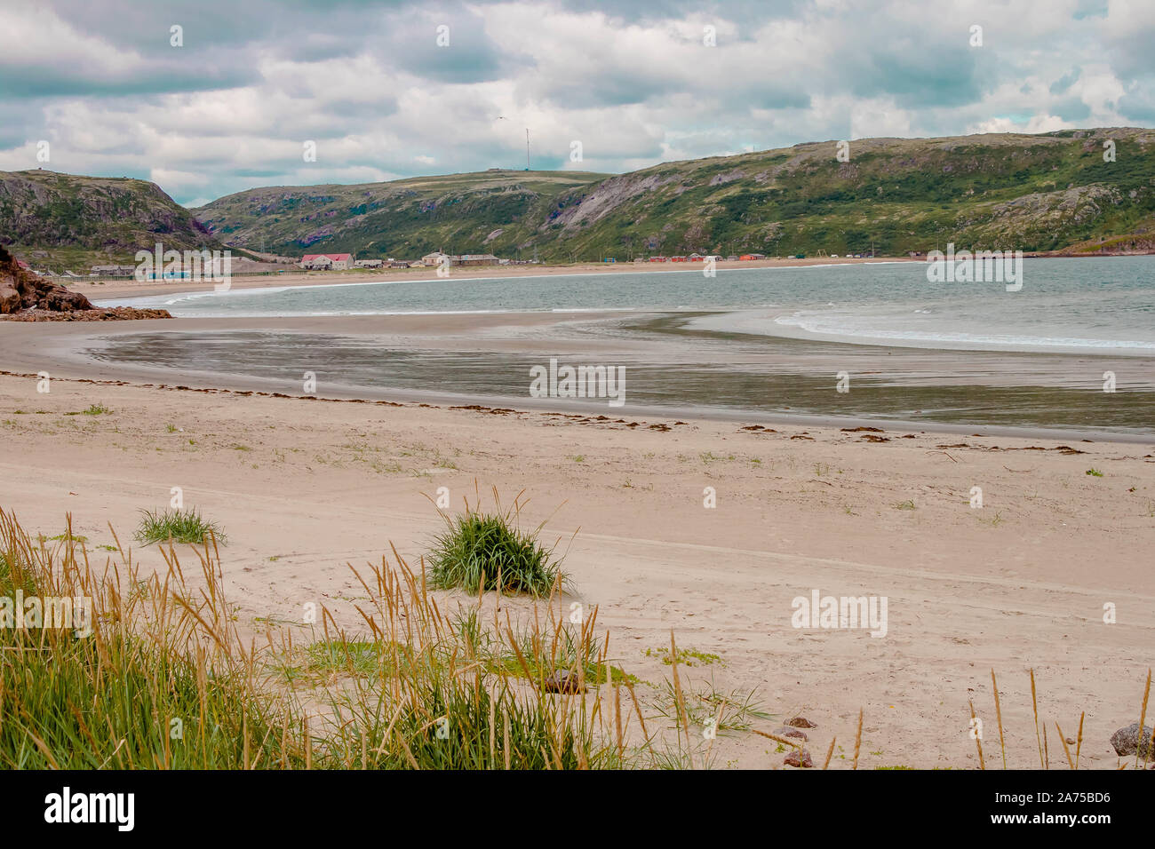 TERIBERKA, Russland 07 AUGUST 2018: schöner Sommertag Landschaft nördlich der Halbinsel Kola natürliche backgrounf anzeigen. Barentssee. Norden Konzept Stockfoto