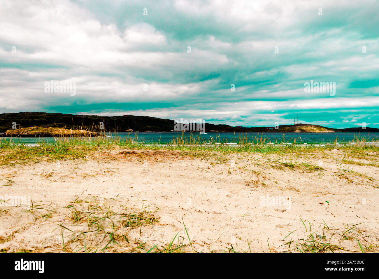 TERIBERKA, Russland 07 AUGUST 2018: schöner Sommertag Landschaft nördlich der Halbinsel Kola natürliche backgrounf anzeigen. Barentssee. Norden Konzept Stockfoto