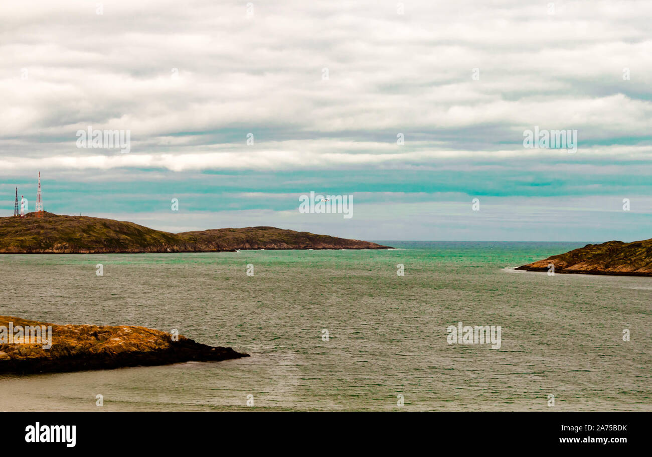 TERIBERKA, Russland 07 AUGUST 2018: schöner Sommertag Landschaft nördlich der Halbinsel Kola natürliche backgrounf anzeigen. Barentssee. Norden Konzept Stockfoto