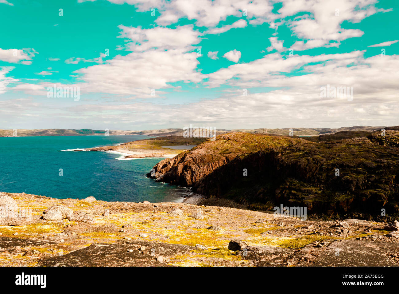 TERIBERKA, Russland 07 AUGUST 2018: schöner Sommertag Landschaft aufgegeben artnature Küstenschutz Norden der Halbinsel Kola natürliche backgrounf anzeigen. Stockfoto