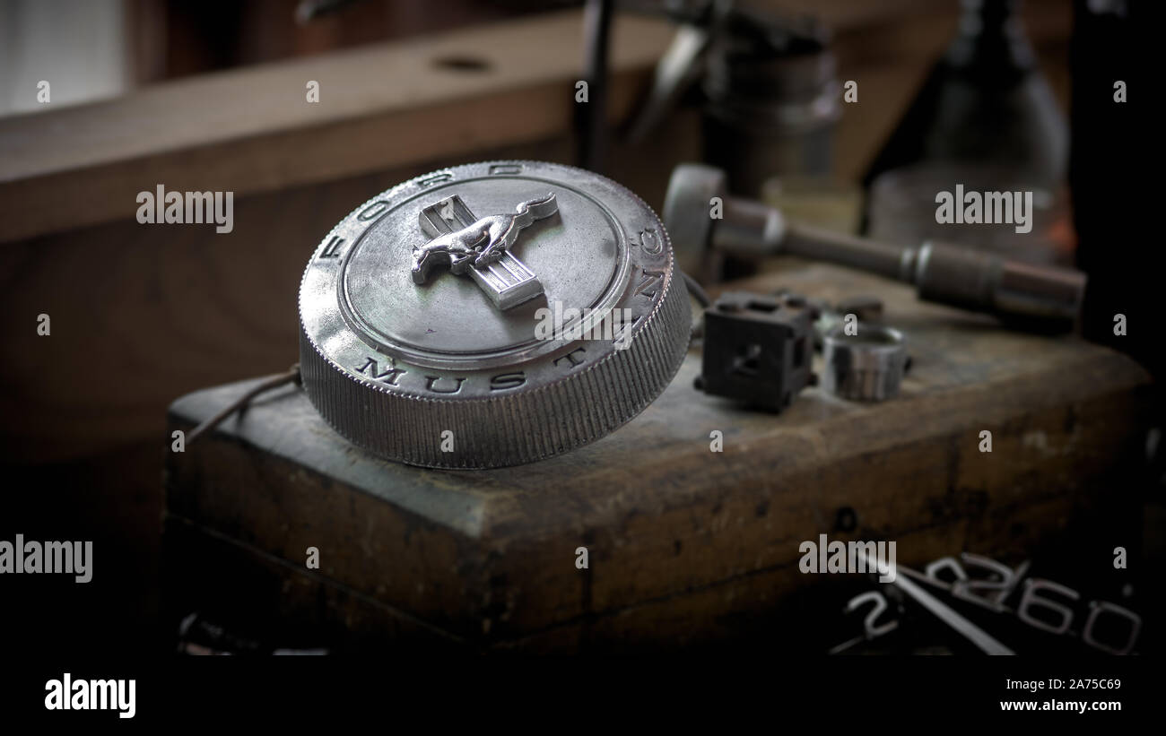 Vintage Ford Mustang Teile in der Werkstatt. Stockfoto