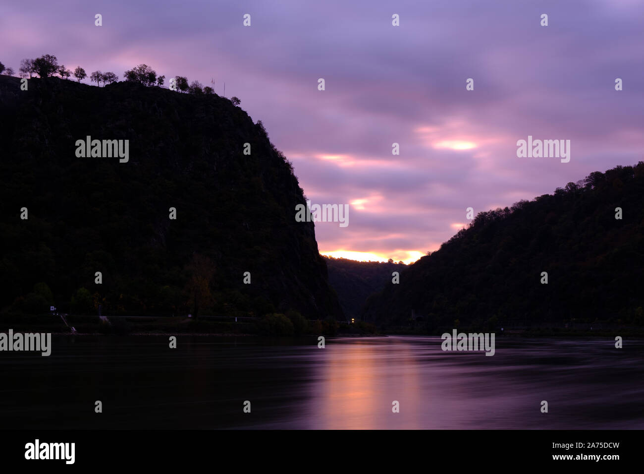 Loreley-Felsen bei Sonnenaufgang, Rhein, Deutschland Stockfoto