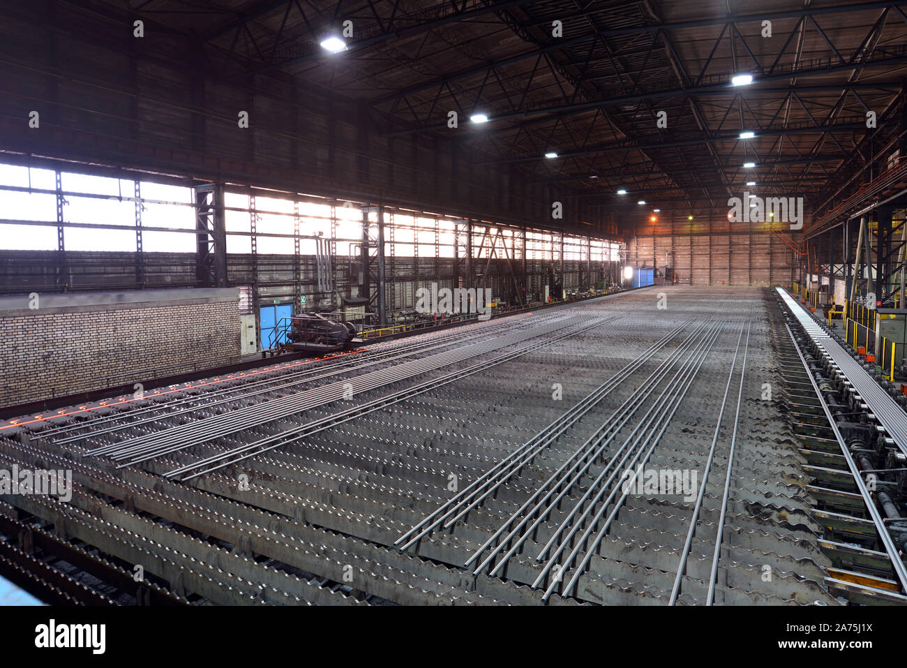 Fertige metall Röhrchen in einem Walzwerk produziert Stockfoto