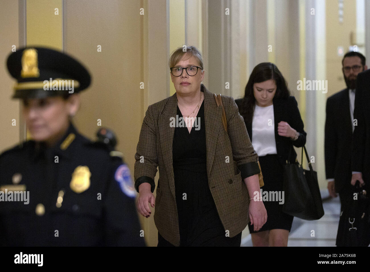 Washington, District of Columbia, USA. 30 Okt, 2019. Foreign Service Officer und der Ukraine Expertin CATHERINE CROFT kommt an der U.S. Capitol für geschlossene Tür Zeugnis vor Haus Ausschüsse auf dem Capitol Hill in Washington, DC, USA Credit: Stefani Reynolds/CNP/ZUMA Draht/Alamy leben Nachrichten Stockfoto