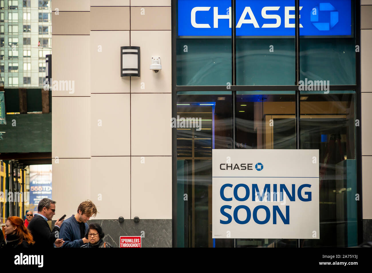 New York NY/USA - Oktober 18, 2019 ein bald geöffnet werden Zweig der JPMorgan Chase Bank in New York Stockfoto