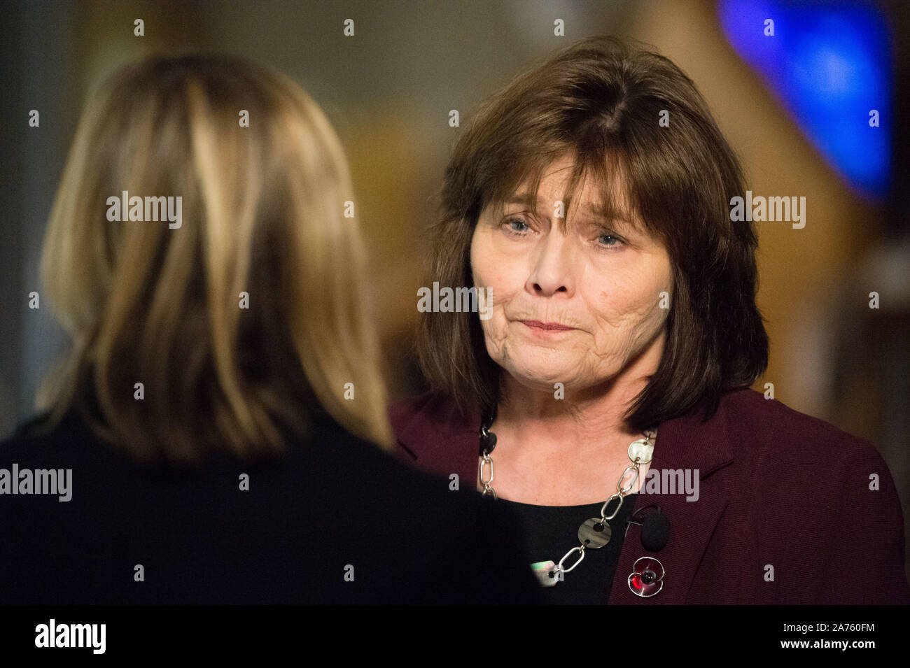 Edinburgh, 30. Oktober 2019. Im Bild: Jeane Freeman MSP-Kabinett Ministerin für Gesundheit und Sport, während ein TV-Interview in das Parlament über die Finanzierung und die NHS sprechen gesehen. Credit: Colin Fisher/Alamy leben Nachrichten Stockfoto