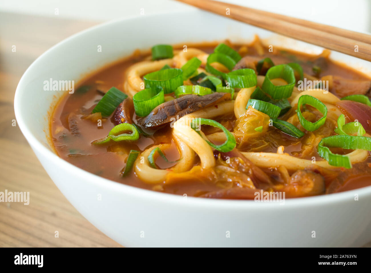 Essen Fotografie aus einer Schüssel asiatische Nudelsuppe Stockfoto