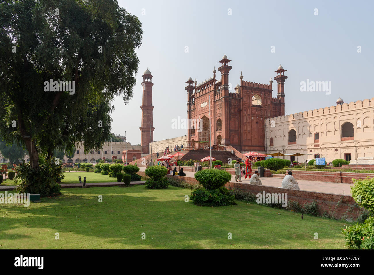 LAHORE, Pakistan - Sep 23, 2019; Badshahi Moschee ist eine der kultigsten von Lahore Wahrzeichen. Stockfoto