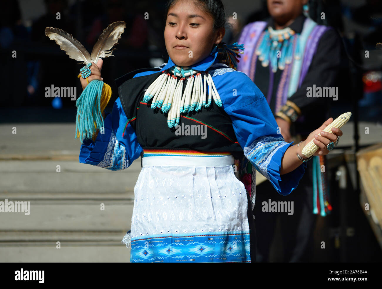 Mitglieder der Kallestewa Dance Gruppe aus Zuni Pueblo in New Mexico führen Sie die Mais Tanz während der indigenen Völker Tag in Santa Fe, New Mexico Stockfoto