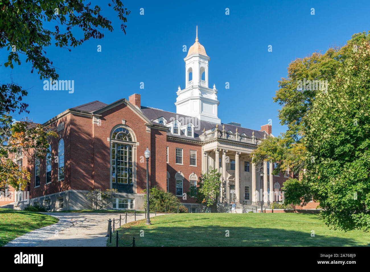 STORRS, CT/USA - September 27, 2019: Wilbur Cross Gebäude auf dem Campus der Universität von Connecticut. Stockfoto