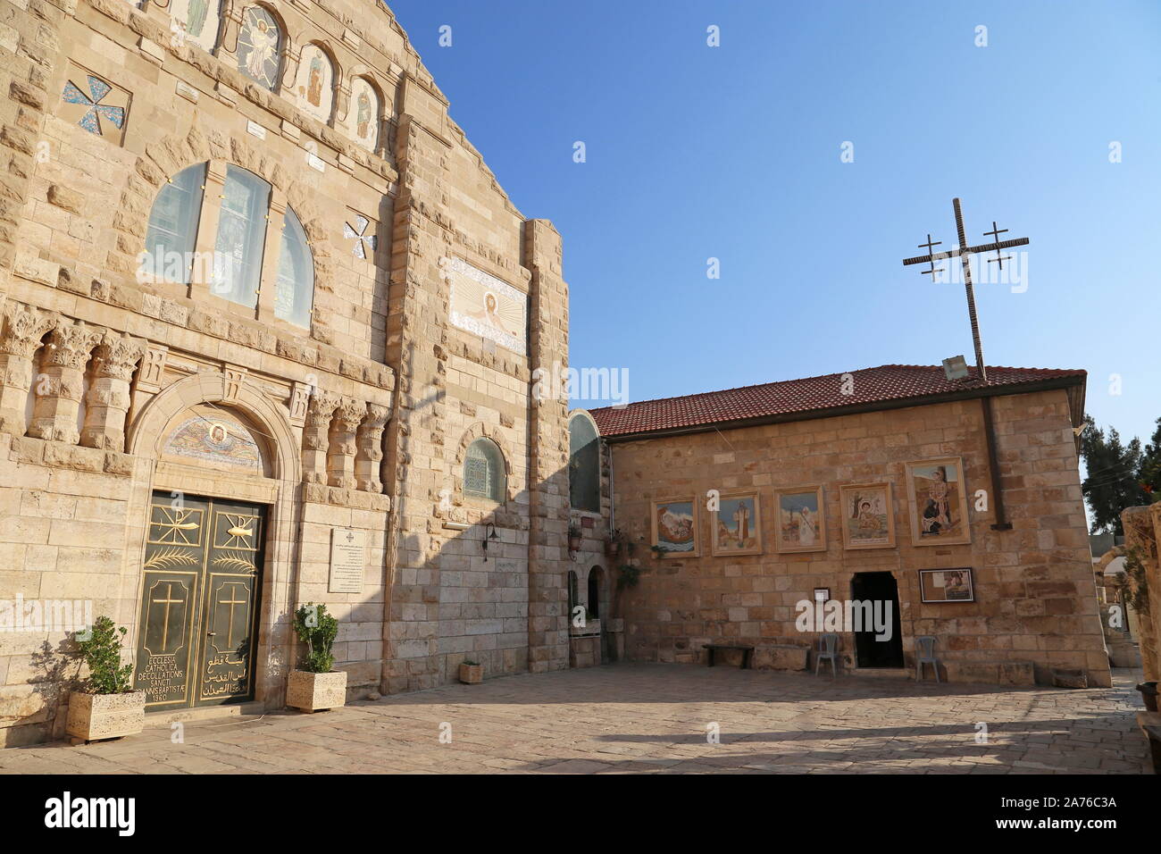 Katholische Kirche und Heiligtum des heiligen Johannes des Täufers, Princess Haya Street, Madaba, Governorat Madaba, Jordanien, Naher Osten Stockfoto