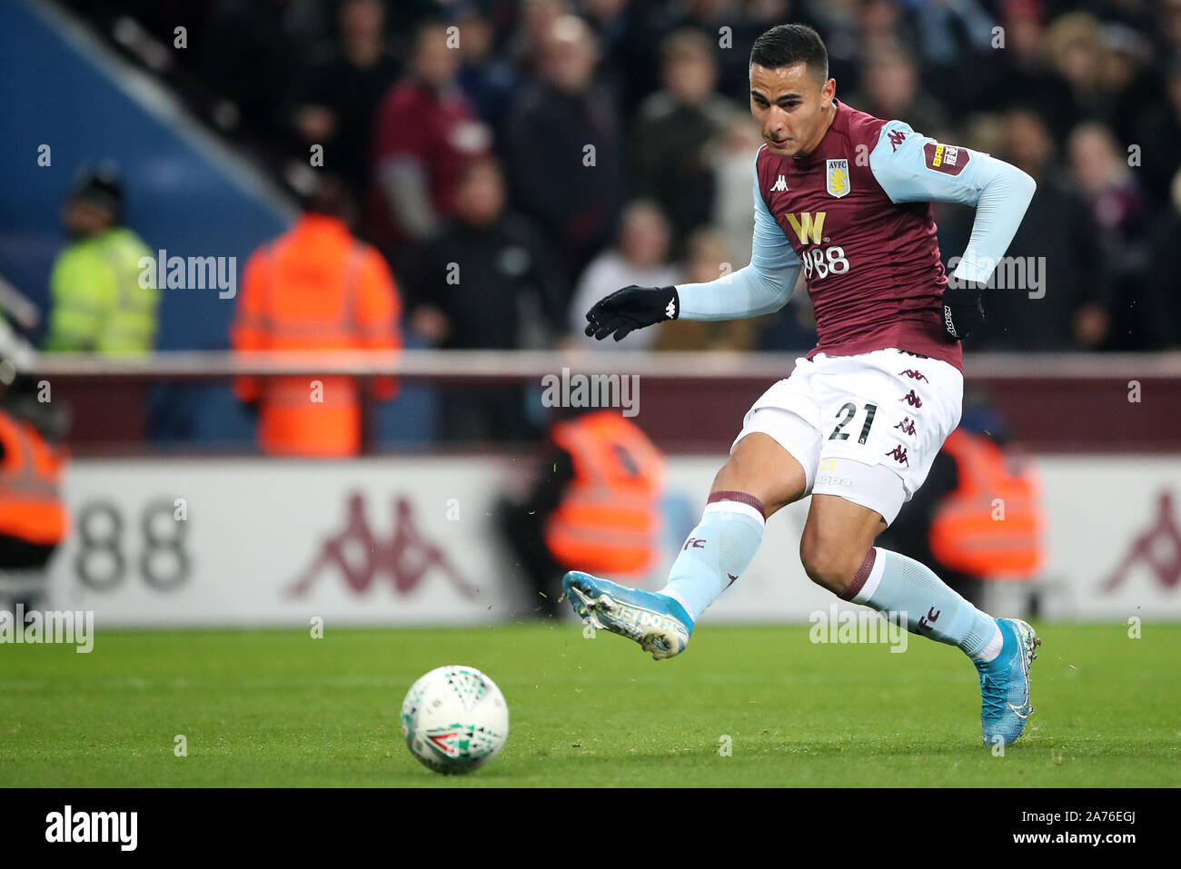 Aston Villa Anwar El Ghazi Kerben erste Ziel seiner Seite des Spiels während der carabao Pokal, 4. Runde in der Villa Park, Birmingham. Stockfoto