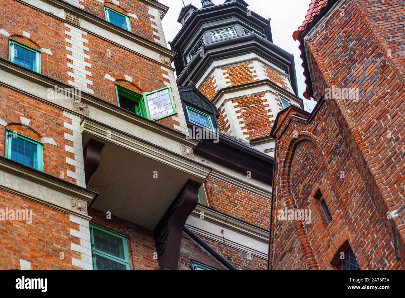 Renaissance Ziegel bauen Haus der Gesellschaft der Naturforscher mit markanten mehrgeschossigen Erker und Turm, an der Langen Riverside in Danzig, Polen Stockfoto