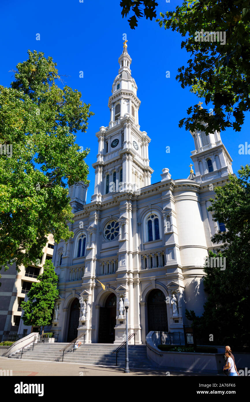 Römisch-katholische Kathedrale des Heiligen Sakraments, Sacramento, die Hauptstadt des Staates Kalifornien, Vereinigte Staaten von Amerika. Stockfoto