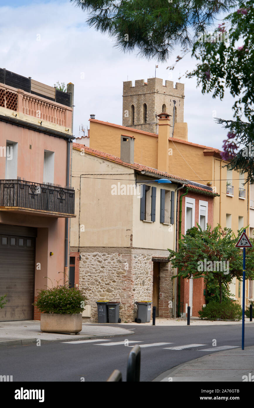 Kirchturm der Häuser von Argeles-sur-Mer Stockfoto