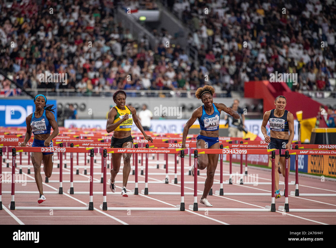 DOHA - Katar OKT 6: Kendra Harrison (USA) Danielle Williams (Jamaika), Nia Ali (USA) und Andrea Carolina Vargas von Costa Rica konkurrieren in der Frauen Stockfoto