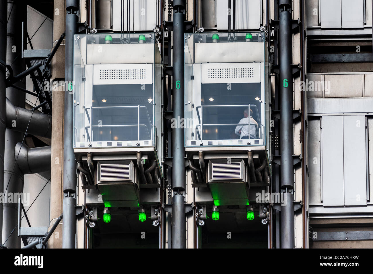 Lloyds Building London - Aufzüge - Heimat der Versicherungsträger "Lloyd's aus London, 1986 eröffnet, Architekt Richard Rogers & Partner Stockfoto