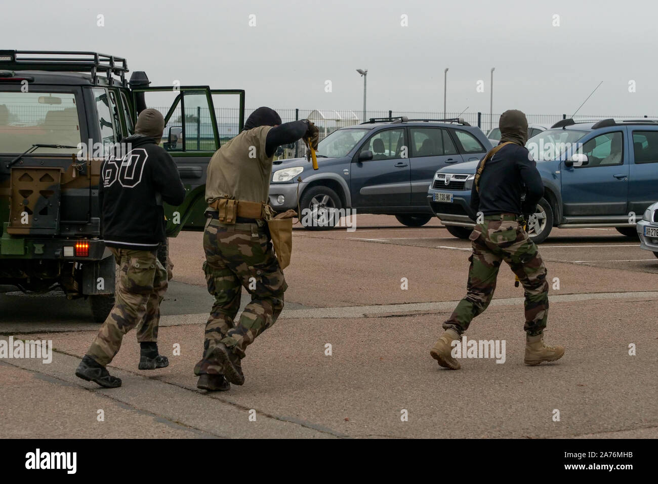 Hunderte von französischen Reservisten nehmen an Vezinet anti-terror attack Drill, Riorges, Loire, Frankreich Stockfoto