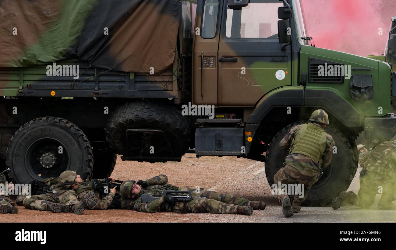 Hunderte von französischen Reservisten nehmen an Vezinet anti-terror attack Drill, Riorges, Loire, Frankreich Stockfoto